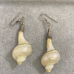 Shell Drop Earrings in Cream Pearl